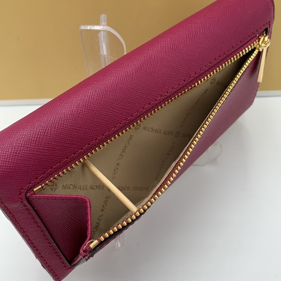 MICHAEL KORS JET SET TRAVEL LG TRIFOLD MAGENTA - Picture 10 of 16